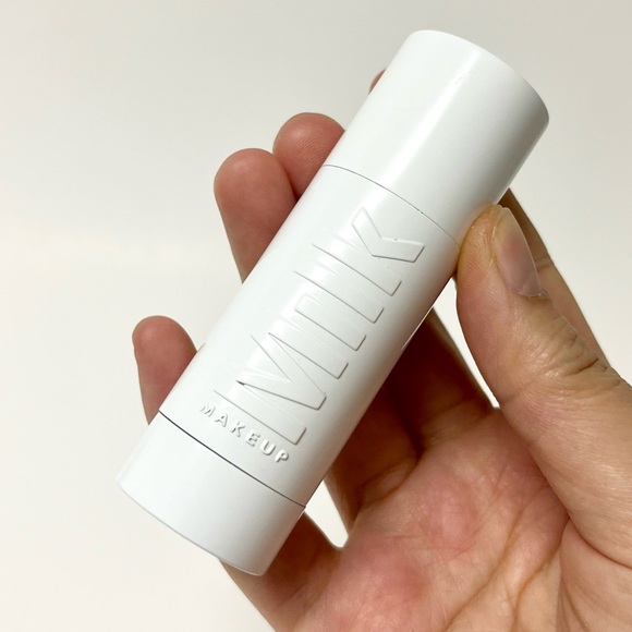 MILK MAKEUP Flex Foundation Stick-
Sand (10g) - Picture 3 of 7